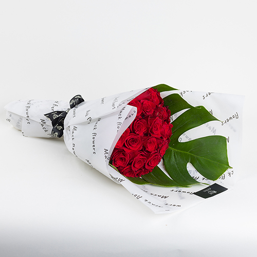 Mask 2 - hand bouquet with baby flowers size : 40×25 cm