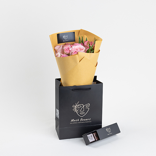 Natural Hand Bouque 1 - natural hand bouquet with chocolates box and bag size : 35×18