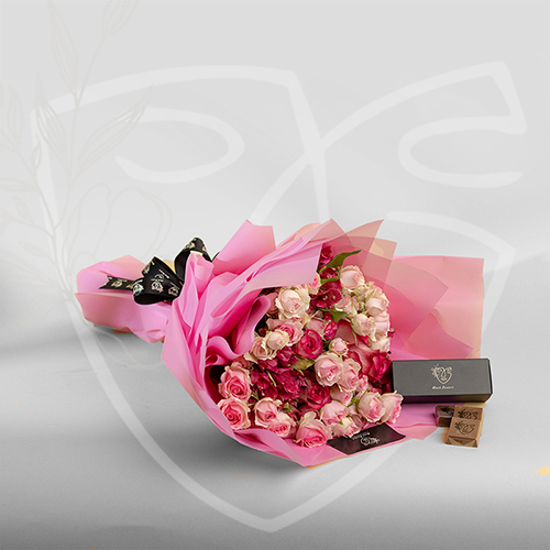 Pink and More 1 - Hand Bouquet with baby rose and chocolate size : 30*20