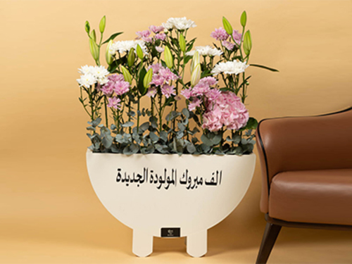 Bigpinky - Wooden stand Size 100/70 cm With a variety of flowers With imported cocoa