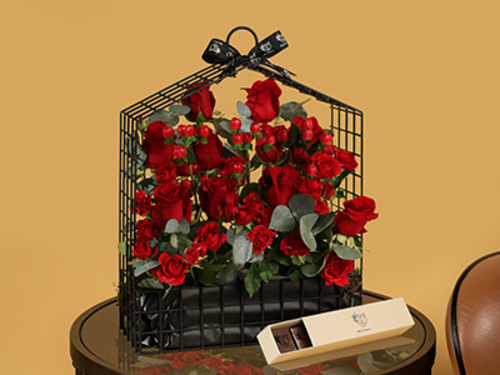 Hot Juri 1 - gold cage with roses and plaxy name Size : 35*30 cm