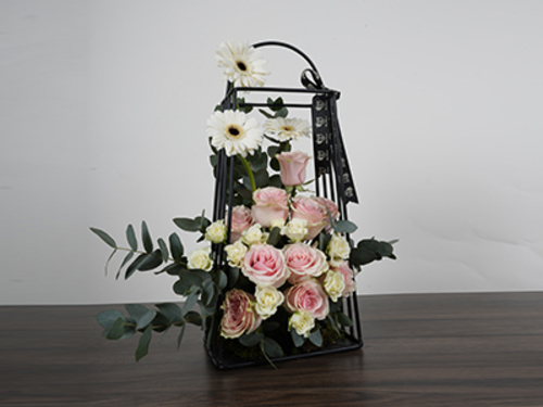 Dorsa - Luxurious black metal stand Size 25/45 cm With a group of luxurious flowers