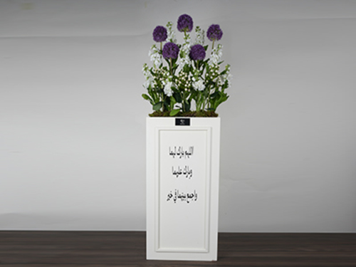 Wooden - Large wooden stand Size 45/130 cm With a variety of luxurious flowers