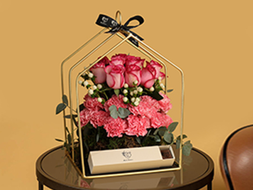 Al Juri 1 - gold cage with roses and chocolate Size : 35*30 cm