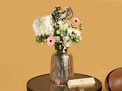 Smart & Mask - vases with flowers and name with chocolate size : 45*22 cm