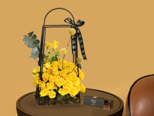 Sun 1 - Stand with yellow flowers with chocolate size : 45*25 cm