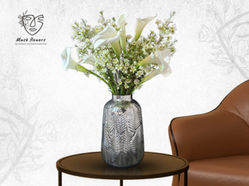 witor - Unique vase with a beautiful flower arrangement from a Dutch flower mix to suit all tastes. Size: 40/18 cm