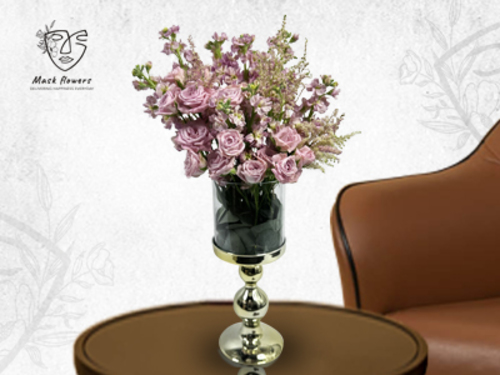 goldy - Unique vase with a beautiful flower arrangement from a Dutch flower mix to suit all tastes. Size: 40/18 cm