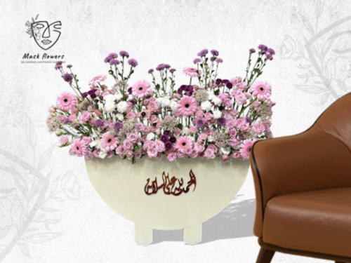 walog - Unique wooden stand with beautiful flower arrangement from Dutch flower mix to suit all tastes. Size: 55/45 cm