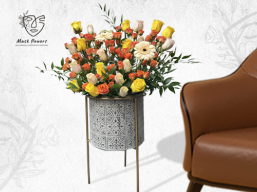 bostoo - Metal stand with beautiful flower arrangement of a mix of Dutch and Ecuadorian flowers to suit all tastes 100/45 cm