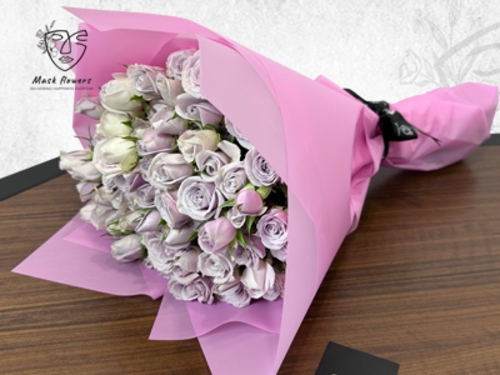 bolly - Hand bouquet with beautiful flower arrangement of a mix of Dutch and Ecuadorian flowers to suit all tastes 30/45 cm