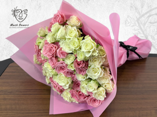 seroko - Hand bouquet with beautiful flower arrangement of a mix of Dutch and Ecuadorian flowers to suit all tastes 30/45 cm