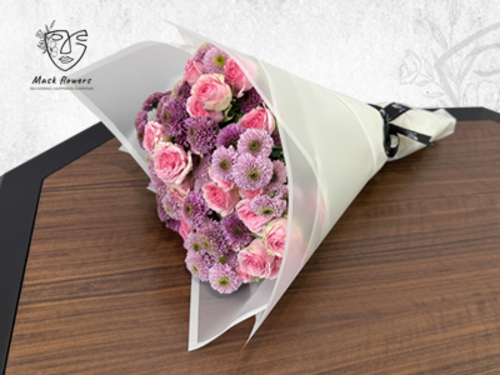 gogo - Hand bouquet with beautiful flower arrangement of a mix of Dutch and Ecuadorian flowers to suit all tastes 30/45 cm