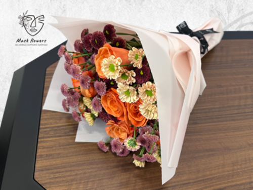 foly - Hand bouquet with beautiful flower arrangement of a mix of Dutch and Ecuadorian flowers to suit all tastes 30/45 cm