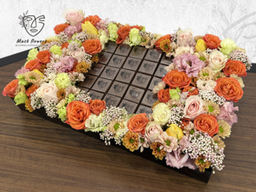 firoz - Acrylic tray with beautiful flower arrangement of a mix of Dutch and Ecuadorian flowers to suit all tastes 25/40 cm