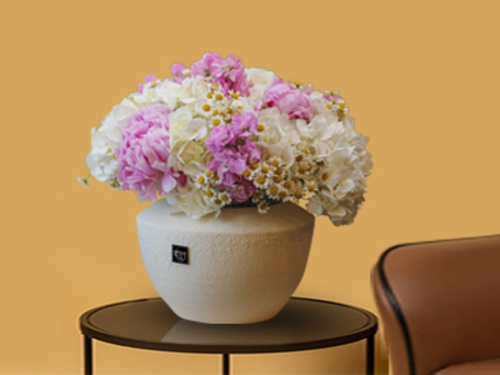 wedo - Unique vase with a beautiful flower arrangement from a Dutch flower mix to suit all tastes. Size: 40/40 cm