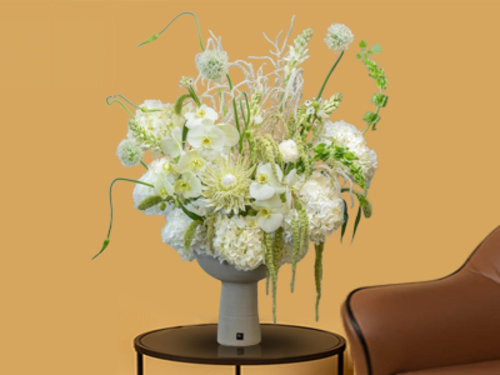 febo - Unique vase with a beautiful flower arrangement from a Dutch flower mix to suit all tastes. Size: 50/45 cm