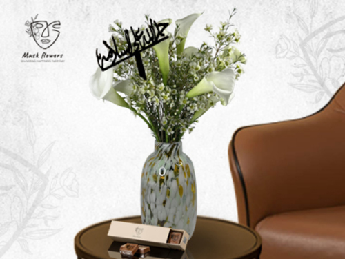 froya - A distinctive vase with a beautiful flower arrangement from a Dutch flower mixture to suit all tastes with an imported chocolate box with an acrylic phrase Size: 40/18cm