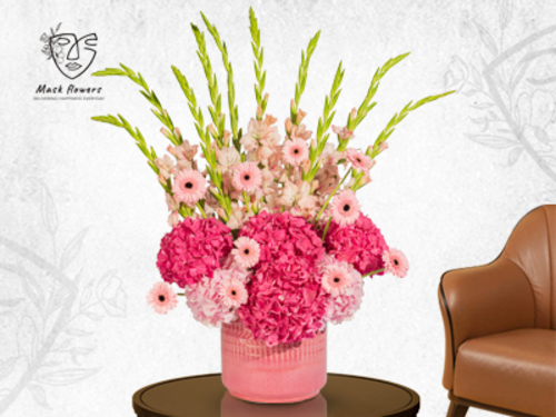 pinky - Large vase with a beautiful assortment of roses from a Dutch flower mix to suit all tastes. Size: 80/45 cm