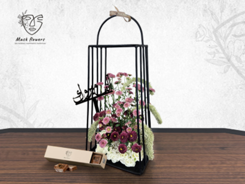 blackstl3 - Metal holder with a beautiful rose arrangement from a Dutch flower mix that suits all tastes. With the addition of pieces of delicious chocolate with Belgian ingredients and the addition of a phrase made of plexiglass according to your desire. Size: 30/50cm