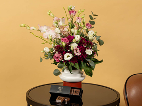 lorybon - flower vase Size 50/30 cm It consists of a variety of luxurious flowers Available with cocoa