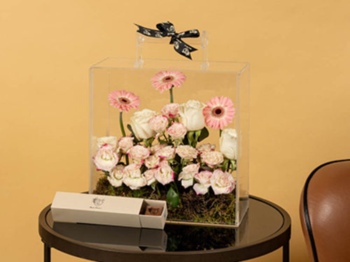 Roseza - Transparent plexi box made of the finest acrylicSize 30/30 cmMade from the finest types of flowersAvailable with cocoa