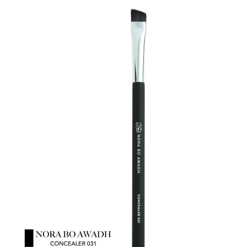 Lens Me - 031 - CONCEALER BRUSH - Precision angled brush used for concealers, liquid and cream eyeliner, and for powdery shades.