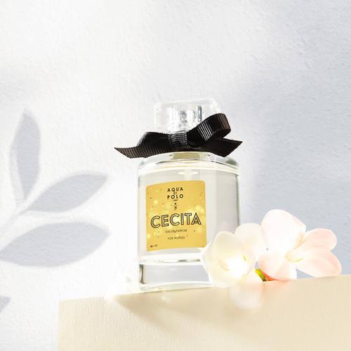 سيزيتا - منمق
المكونات العليا: المسك والبرغموت وزهر البرتقال والتوت

الروائح الوسطى: يلانغ يلانغ ، ياسمين ، مسك

العنبر ، الباتشولي ، البردي