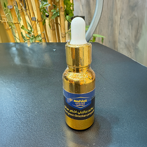 Brazilian Green Liquid Propolis - Package 20 ml Features 1. *Antibacterial and antifungal*: - Contains effective compounds that inhibit the growth of bacteria and fungi, which helps in preventing and treating various infections. 
 2. *Antioxidant*: - Rich in flavonoids and other antioxidant compounds, which contribute to protecting cells from damage caused by free radicals. 
 3. *Boosting the immune system*: - It enhances the body's immunity and increases its resistance to diseases thanks to its antibacterial, antiviral and anti-inflammatory properties. 
 4. *Anti-inflammatory*: - Contains compounds that work to reduce inflammation in the body, making it useful in treating chronic inflammatory diseases. 
 5. *Improving oral health*: - It is used to treat gum infections and mouth ulcers, and works to clean the mouth and throat thanks to its antibacterial properties. 
 6. *Supporting respiratory health*: - It can relieve symptoms of colds and respiratory diseases thanks to its antibacterial and anti-inflammatory effects. 
 7. *Skin Improvement*: - It is used topically to treat wounds, burns, and skin infections due to its healing and antibacterial properties. 
 8. *Improving Digestive System Functions*: - And alleviating problems such as stomach and intestinal infections. 
 9. *Anti-Virus*: - It contains compounds that can inhibit the growth of viruses, which helps prevent viral diseases. 
 10. *Supporting Cardiovascular Health*: - It contains antioxidants that contribute to improving cardiovascular health and reducing the risk of heart disease. 
 11. *Beneficial for General Health*: - It contributes to improving general health by activating the immune system, reducing inflammation, and fighting bacteria and viruses. 
 Brazilian Green Propolis Liquid is a multi-benefit natural product, used to improve immunity, fight infection, care for the skin, and improve digestive and respiratory health. However, as with any nutritional supplement or natural remedy, it is preferable to consult a doctor before using it to ensure its suitability for your specific health condition.