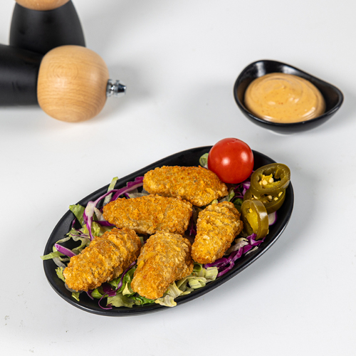 Cheese Poppers Jalapeno - 5 pieces of Cheese Poppers Jalapeno Served with Chef special sauce