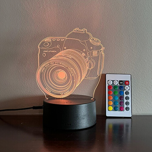 3D Camera 7 - 3D figure with LED lights. works with batteries or USB. comes with remote control.