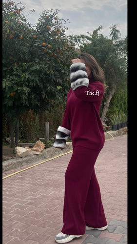 Maroon set pant with blouse with fur