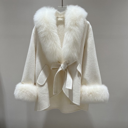 White cashmere coat with fox fur