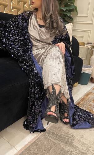 Dark night - بدله ٣ قطع فستان فضي مع بشت مخمل و حزام عالخصر