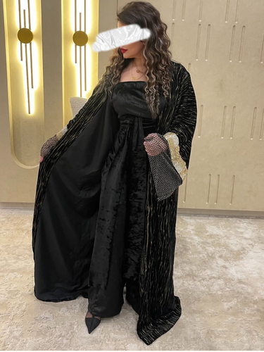 جمبسوت مع بشت - جمبسوت مع حزام و بشت فري سايز يتخصر بالحزام متوفر ب لونين اسود و بيج