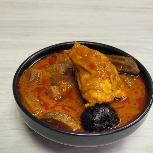 Maraq Bamiya Chicken