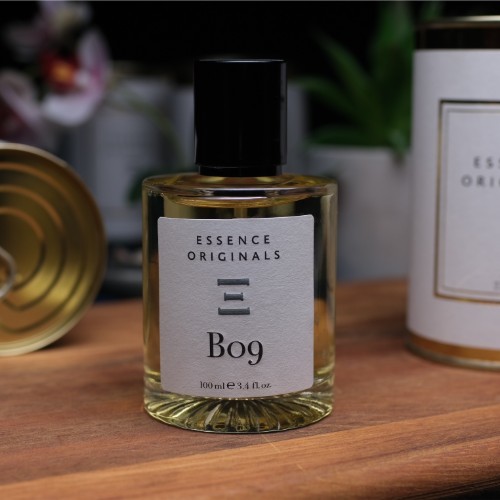 ATELIER - B 09 - INGREDIENTS : EXOTIC FRUITS, AGARWOOD , INDIAN SANDALWOOD , NILEM WOOD SUMATRA , CEDAR FROM LEBANON, AMBER OF ADEN , SHAMAT- UL AMBER , TIBET MUSK