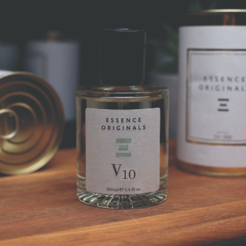 ATELIER - V 10 - INGREDIENTS : SAFFRON,CINNAMON, JASMINE,MUGUET, VANILLA,MUSK,SANDALWOOD