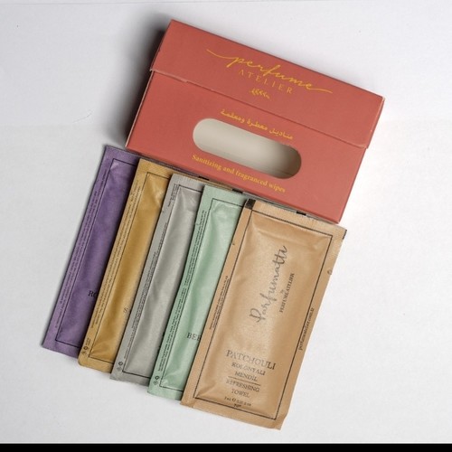 علبة مناديل معطره متنوعة حجم صغير 5 حبات