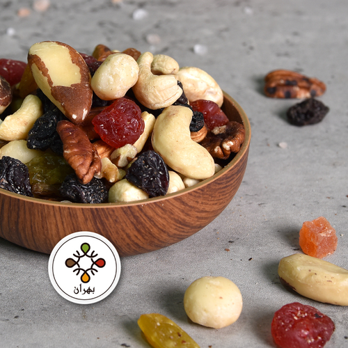 Raw mixed nuts with brazilian almonds and macadamia nuts with mixed fruits