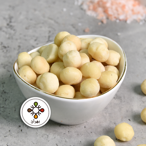 Peeled macadamia nuts