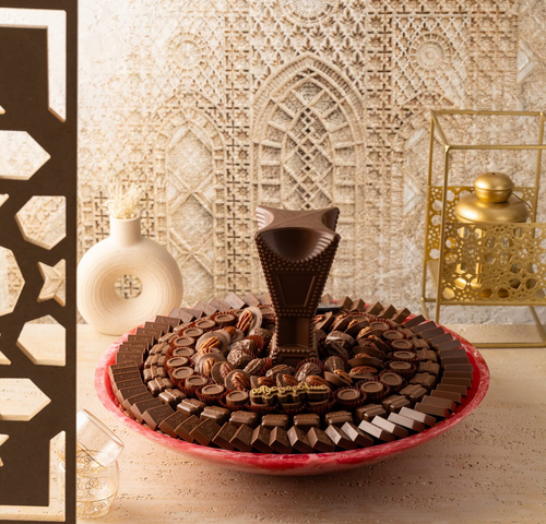 Shuwaikh niqsa - 2.5 kg of assorted chocolates  Bowl is available in green - blue - yellow - pink - orange