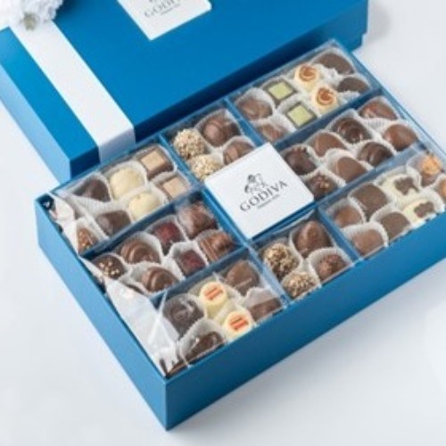 Royal Turquoise Box - Royal Turquoise box  with 800 grams of  assorted Bulk Chocolates