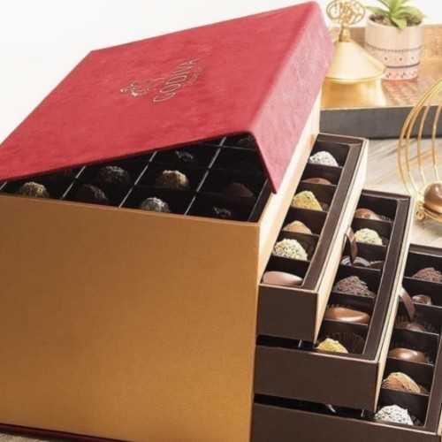 Luxury Box With 96pcs chocolates - This Luxurious box contains 96 Godiva's  assorted  chocolates.
Available in 3 colors - Brown, Navy Blue and Red