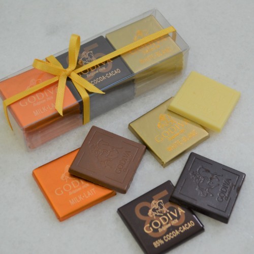 Carre 15 pcs - The GODIVA Chocolate Carré collection garners the purest form of milk chocolates, White Chocolate, 50?rk, 72?rk and 85?rk Chocolate.