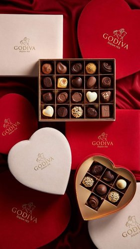 Valentine Collection - A collection of velvet boxes for your love ones -Heart box red -7pcs assorted chocolates.  -Heart box beige- 7pcs assorted chocolates. -Heart box red- 12pcs Assorted Chocolates. -Velvet Square box Beige-20pcs assorted chocolates.