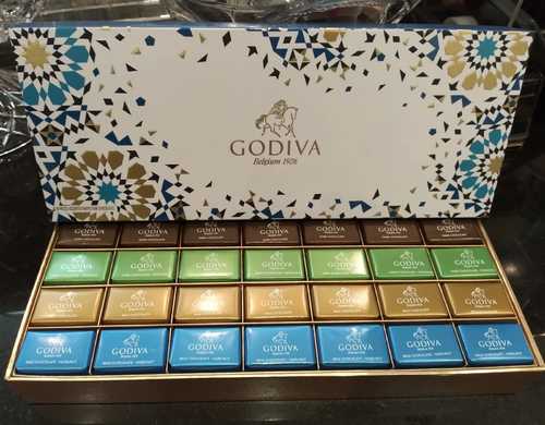 GODIVA CHOCOLATIER - RAMADAN NAPOLITAN - Celebrate the joy of Gifting with GODIVA Napolitans Gift box. Delight yourself with 84 pieces ranging in flavors from well-balanced Milk Chocolate, Dark Chocolate and Dark Pistachio.