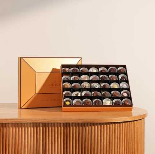 Ultimate Box - This ultimate gold box contains 35 assorted Bulk chocolates and 35 assorted carres.