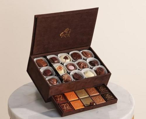 GODIVA CHOCOLATIER - Luxury Velvet Small Box - Luxury velvet Box small -  This box contains 30 assorted Godiva chocolates and 30 Godiva Carres.