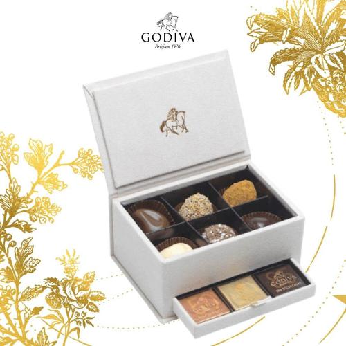 Luxury Mini Velvet Box - Mini Velvet box - contains 18pcs chocolates, 6 assorted chocolates and 12 Godiva Carres.